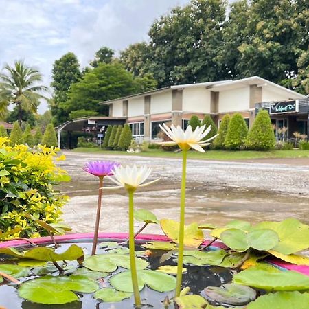 ホテル The Orchid House Nong Kung Yai エクステリア 写真