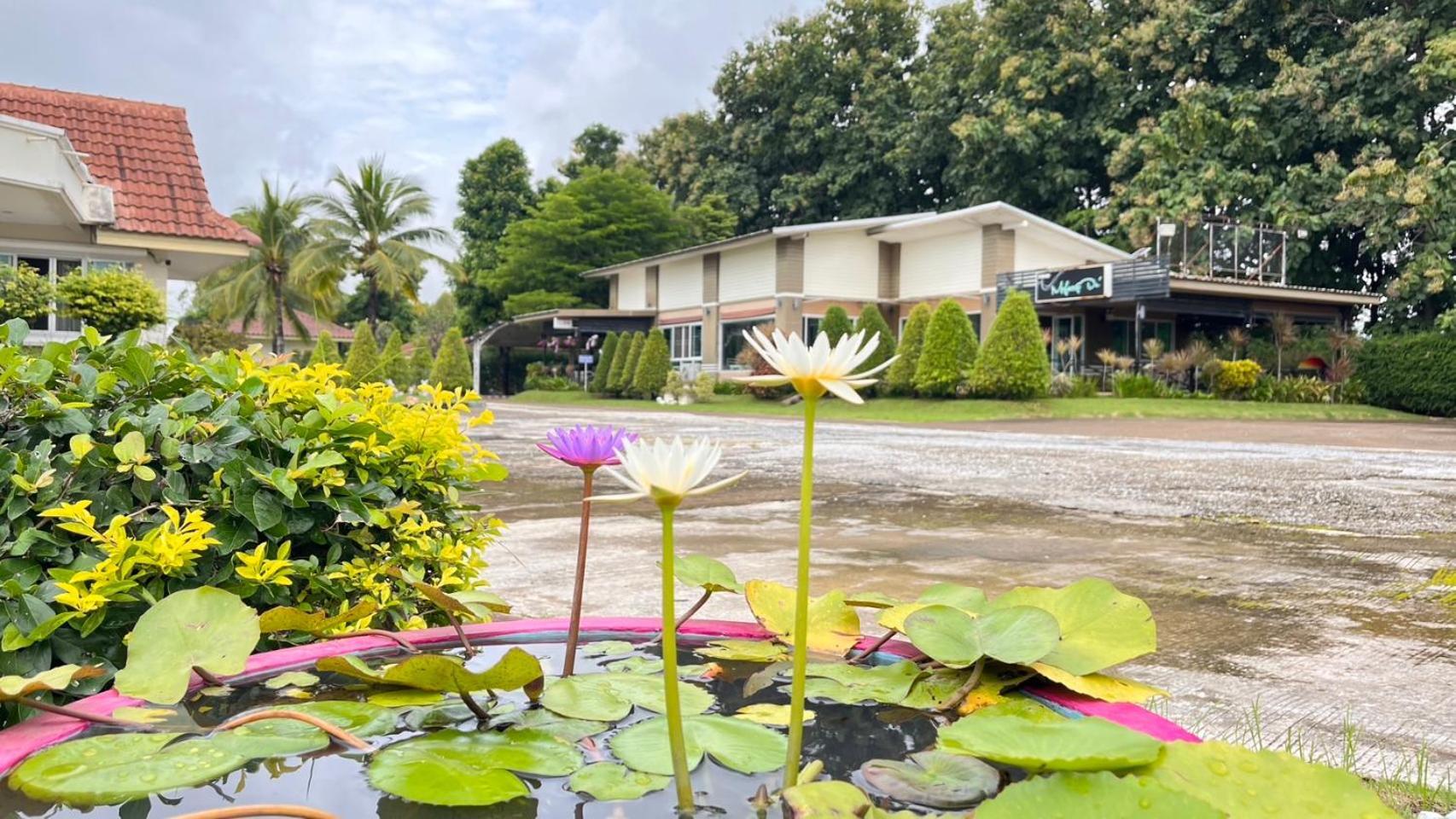 ホテル The Orchid House Nong Kung Yai エクステリア 写真